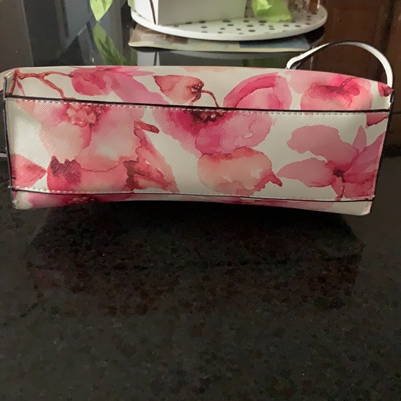 Guess Floral crossbody bag - Picture 6 of 14